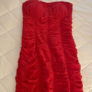 Sophisticated and sexy strapless party dress!